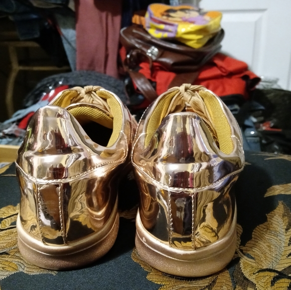 N.Y.L.A. ICONIC SHINY GOLDEN NEW! SIZE 6 WOMEN SNEAKERS,🎁GIFT IT. - Picture 9 of 14